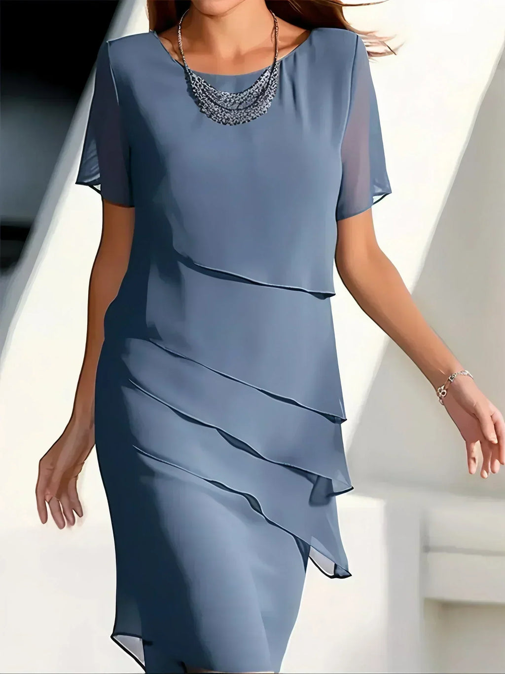 Anastasia | Lujoso vestido midi con capas