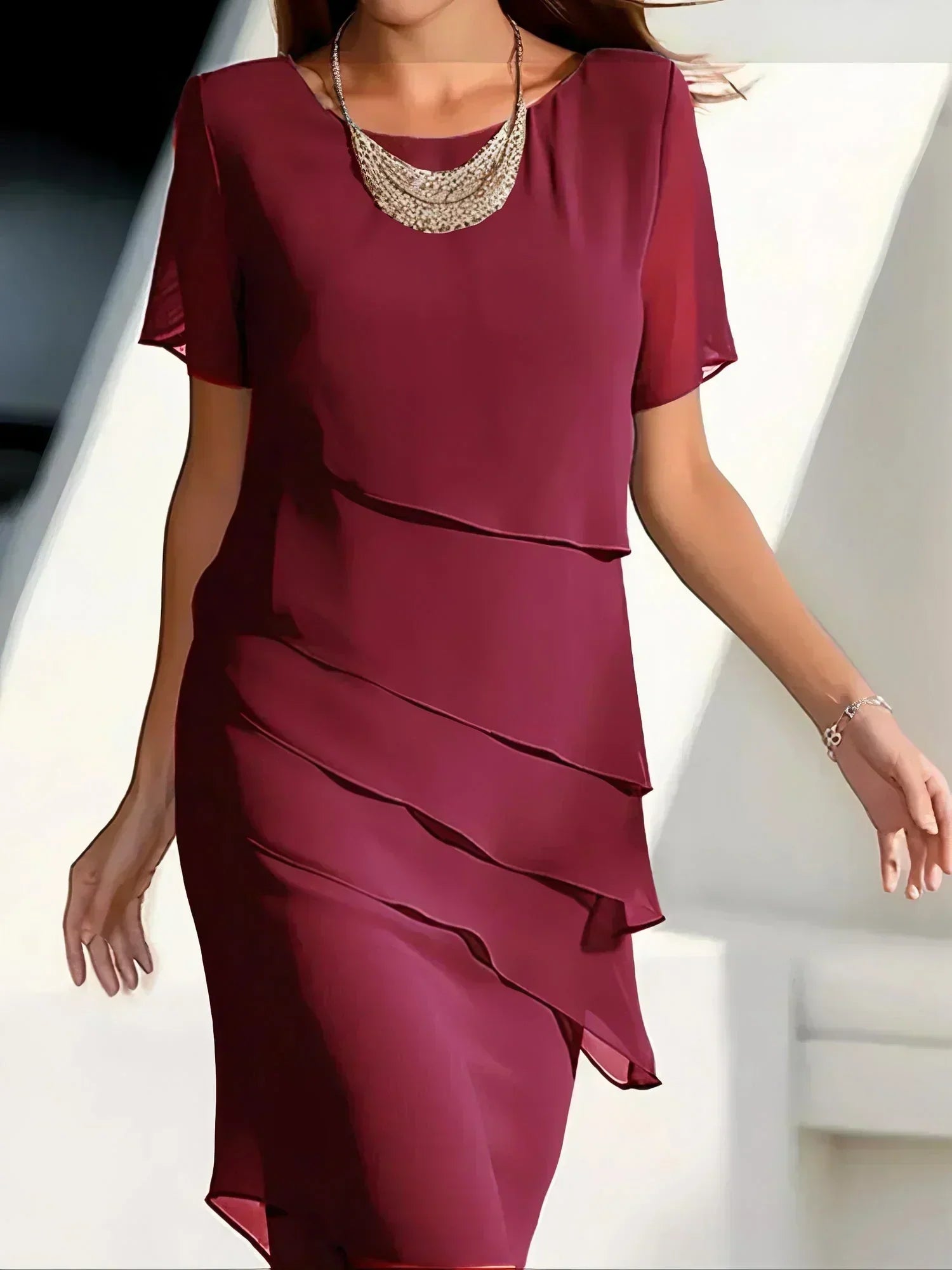 Anastasia | Lujoso vestido midi con capas