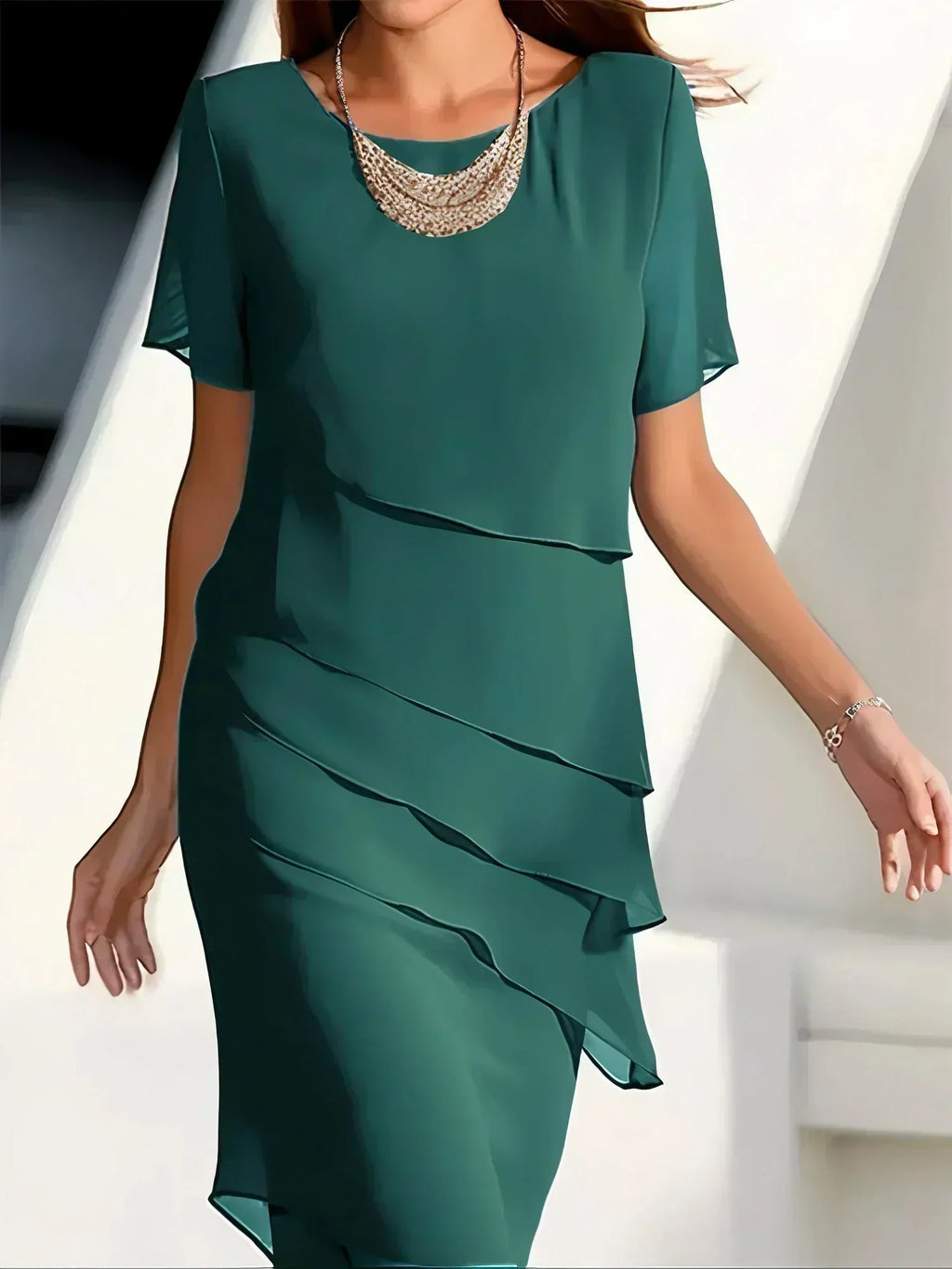 Anastasia | Lujoso vestido midi con capas