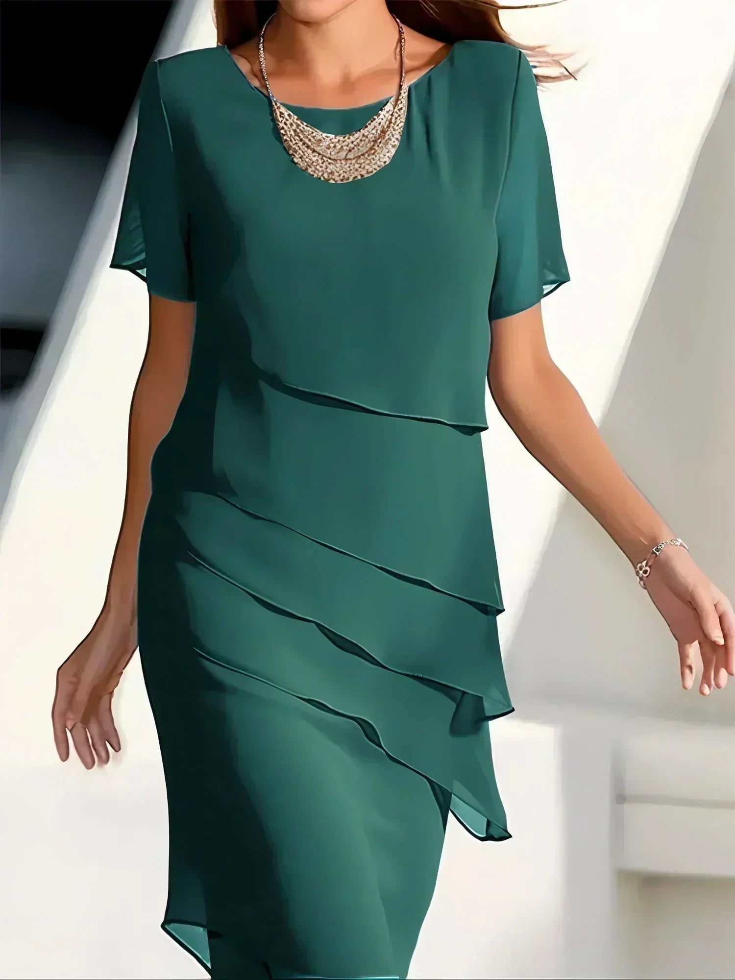 Anastasia | Lujoso vestido midi con capas
