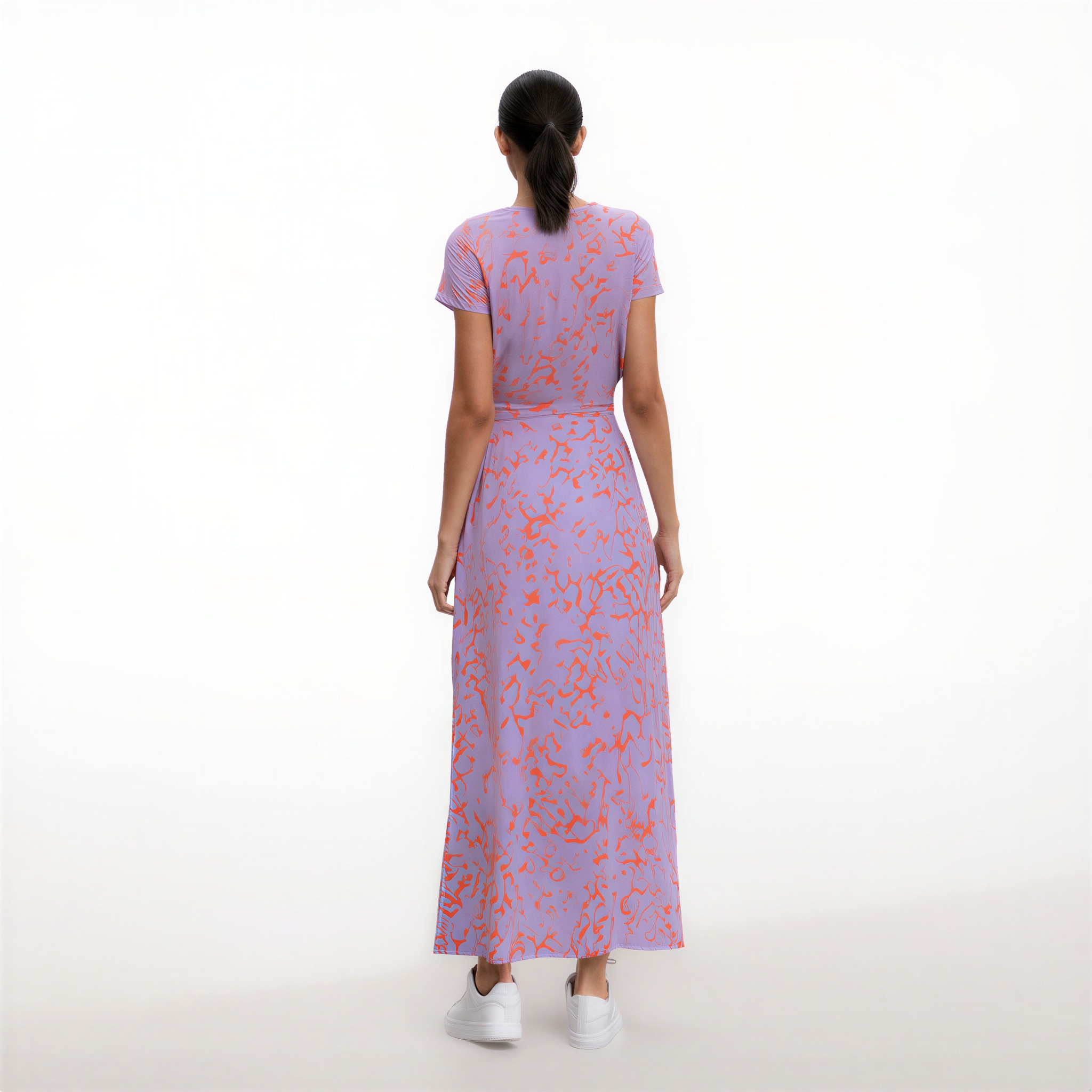Elvira - Vestido elegante con escote en V y corte moldeador.